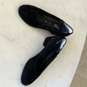 Gabor Suede Scallop pump